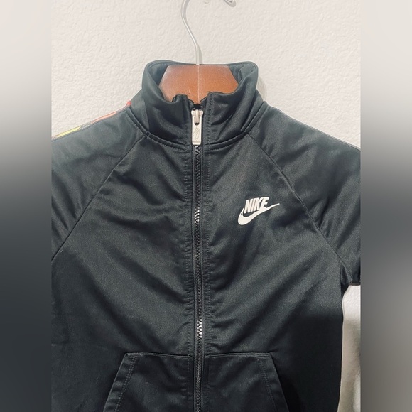 Nike Boy Black Long Sleeves Zippered Sweater Size 6-7 Years Embroidered Logo - Picture 2 of 8